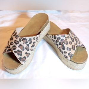 Platform wedged slides.